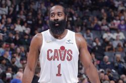 开云-关于哈登回归赛场，大胜首场状态亮眼，勇士观众沸腾！的信息