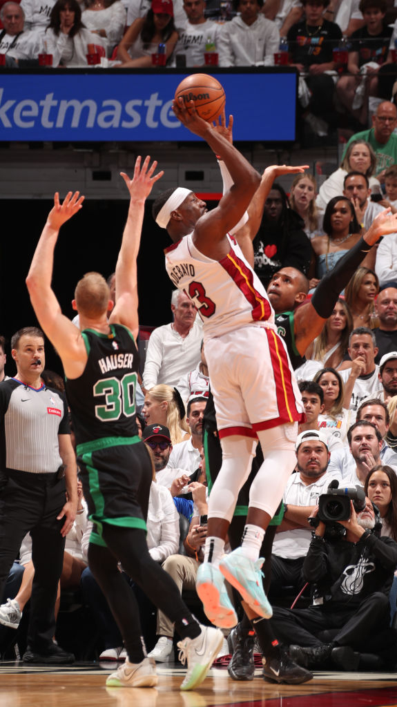 Karsa在切尔西比赛中关键助攻,出色防守引发热议!的简单介绍 Karsa在切尔西比赛中关键助攻,出色防守引发热议!的简单介绍